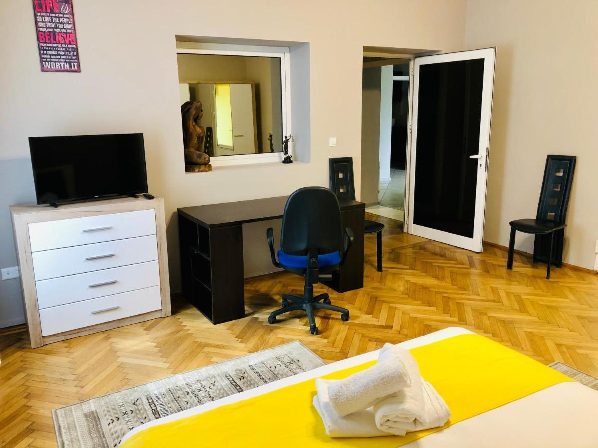 Ultra-Central Apartment Just In Union Squere Тимишоара Екстериор снимка